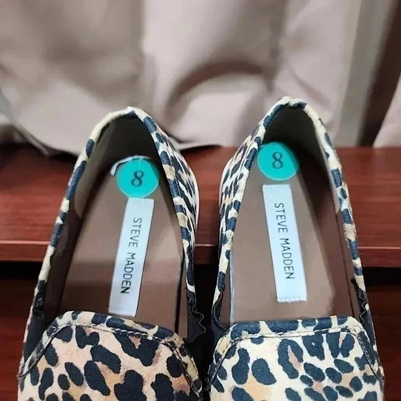 Steve Madden Cheetah Print Slip on sneakers.  Size 8 - Picture 10 of 12